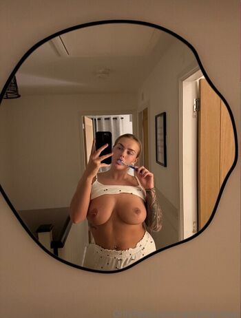 Full leaked Harrietbarness private onlyfans photo