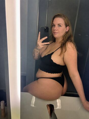 Full leaked Hotwifeamylee private onlyfans photo