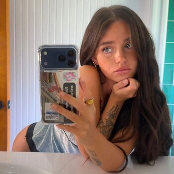 Full leaked Kinllley private onlyfans photo
