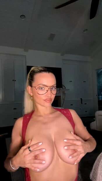 Full leaked Lindsey pelas private onlyfans photo