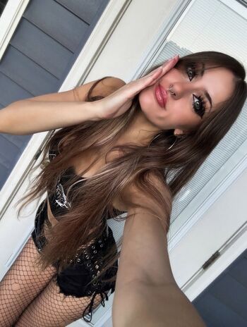 Full leaked Luweazl private onlyfans photo