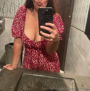 Scarlet Simone
