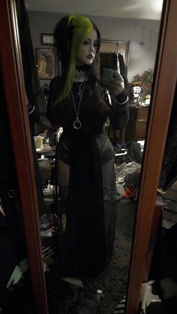 Full leaked Spookshowbebe private onlyfans photo