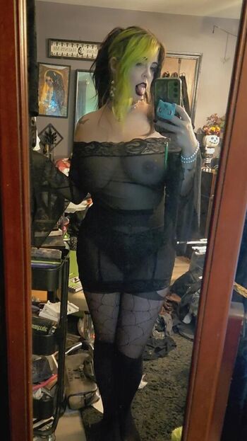 Full leaked Spookshowbebe private onlyfans photo